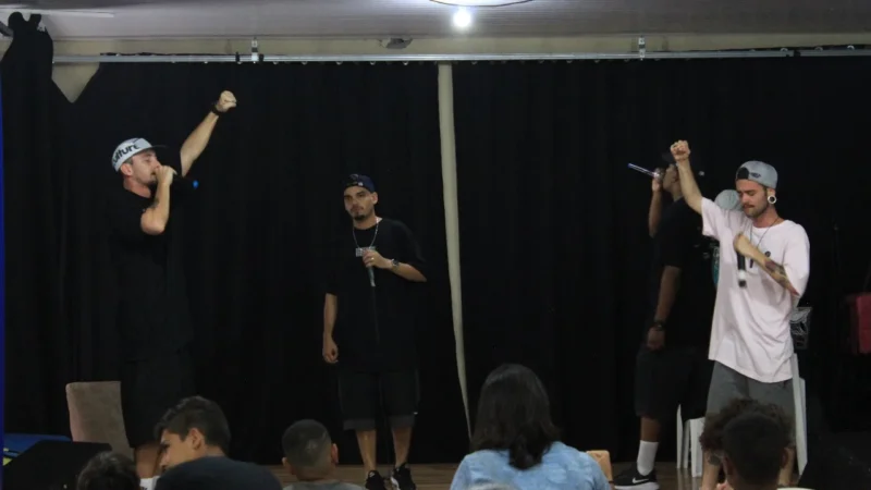 Sarau une artistas e solidariedade
