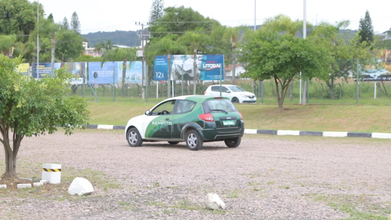 Detran autoriza que carro elétrico da Satc circule em Criciúma