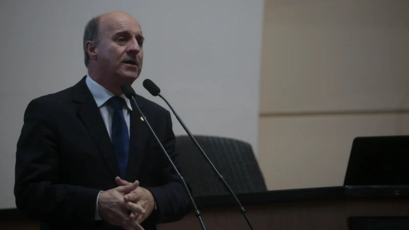 Zé Milton cobra reposição salarial da pasta da Agricultura
