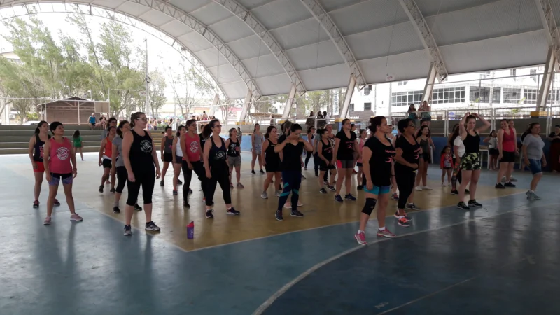 Veranistas têm aulão de dança no Arroio