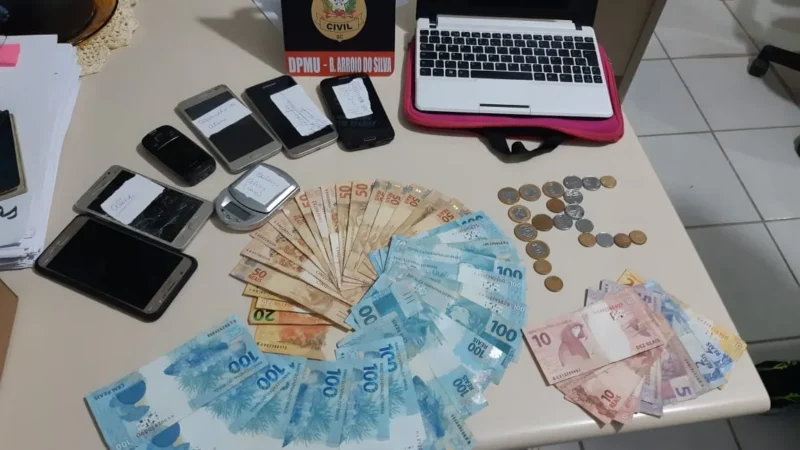 Polícia Civil desmantela ponto de drogas