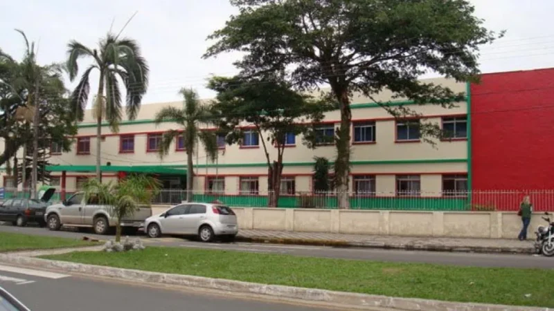 Estadual agoniza sem obra