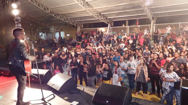 Noite Gospel encanta e atrai bom público na Praça Central