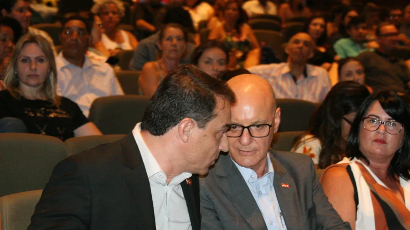 Governador e secretário da Educação empossam novos professores da rede estadual