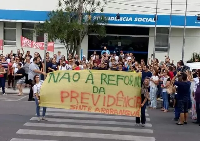 Trabalhadores protestam contra a Reforma