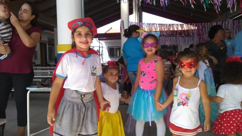 Clima de carnaval invadiu as unidades de ensino de Balneário Arroio do Silva