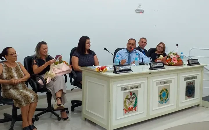 Vereadores homenageiam mulheres pelo dia 8 de Março