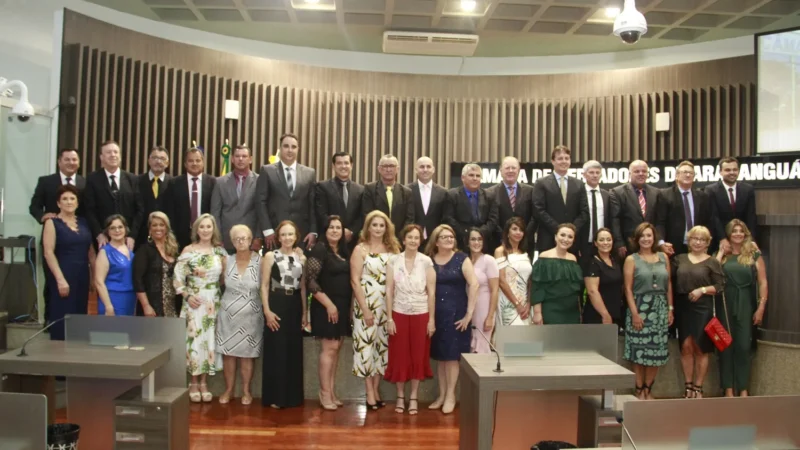 Câmara homenageia 15 mulheres com Troféu Alzira Rabelo