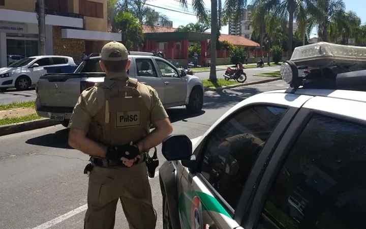 Segurança e Educação: Polícia Militar protege escola