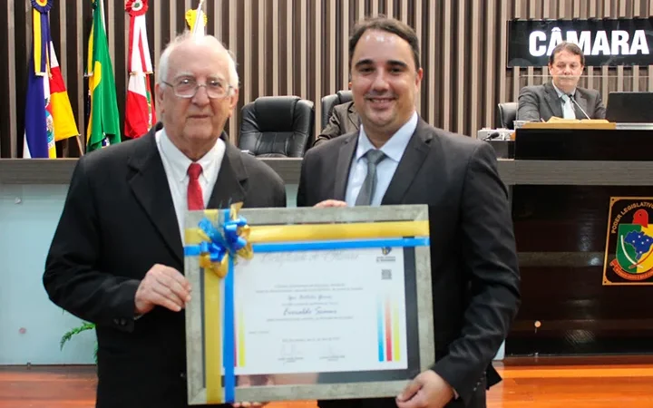 Everaldo Scaini recebe Moção de Reconhecimento