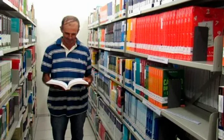 Catador de latinhas de Ibirama inicia curso de Engenharia Civil na Udesc