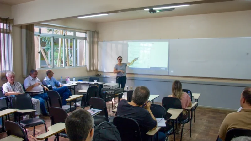 Feesc reúne-se com direção e professores do campus da UFSC de Araranguá