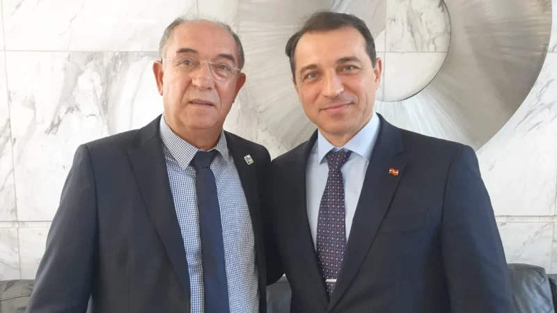 MINEIRO COM MOISÉS EM BRASÍLIA;  TURVO FARÁ O ‘FÓRUM DO AMANHÃ; INTERVENÇÃO NO PSB ESTÁ SUSPENSA;