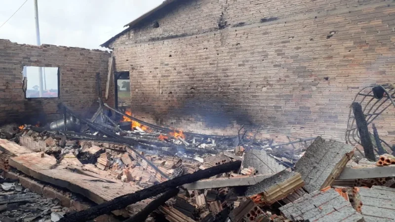 Incêndios mesmo como frio e tempo úmido