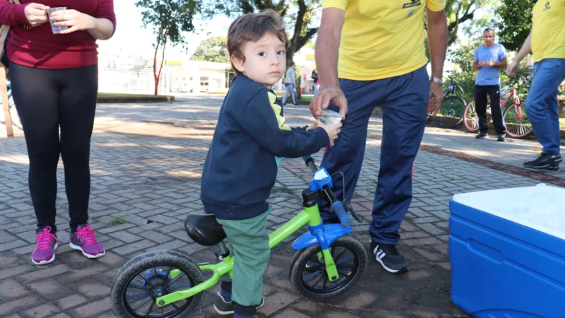 Conscientização no trânsito com passeio ciclístico