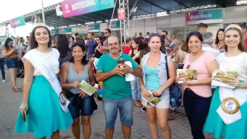 Organização da Festa do Colono presente no Festival de Balonismo