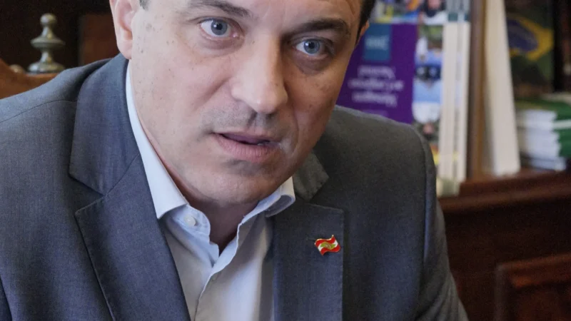 “Vamos desfazer os nós deixados”