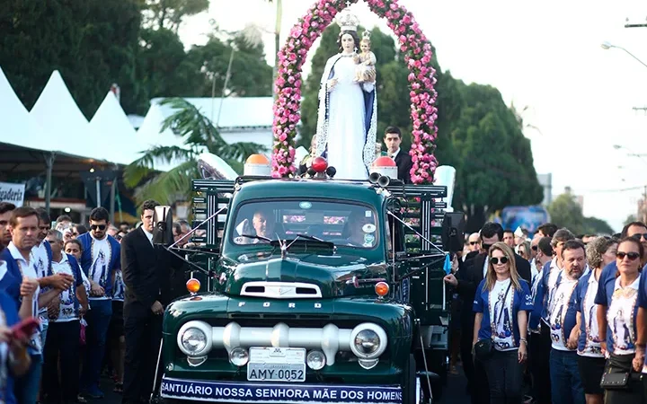 Padre Alírio fala da programação do dia