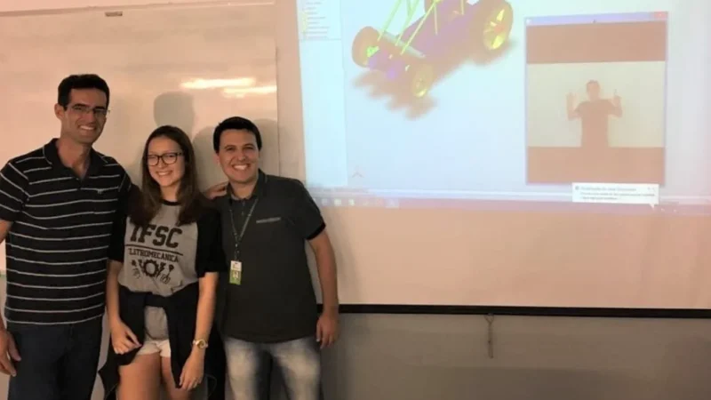 IFSC de Araranguá traduz livro para alunos surdos