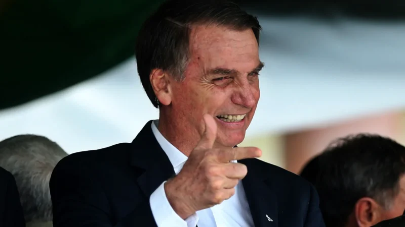 Bolsonaro chega a Santa Catarina às 18h40