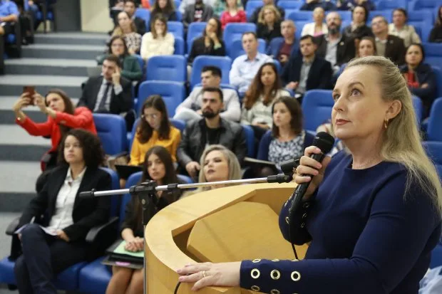 Violência contra a mulher é tema discutido em seminário
