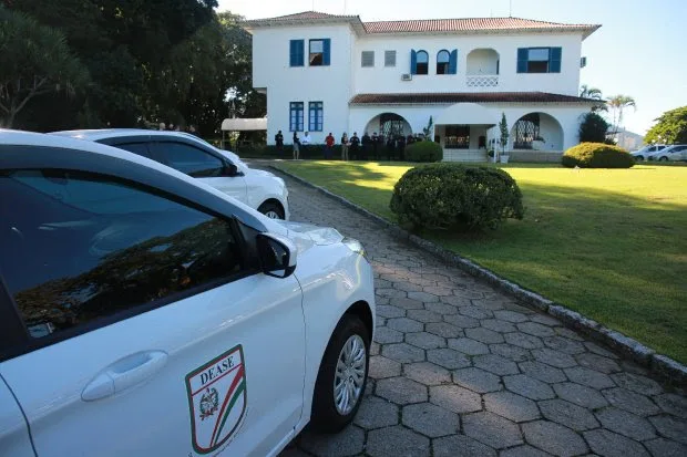 Governo paga os detentos com cartão de débito