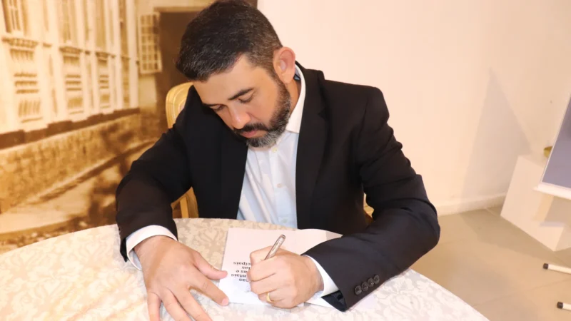 Advogado e escritor Aulus lança seu segundo livro
