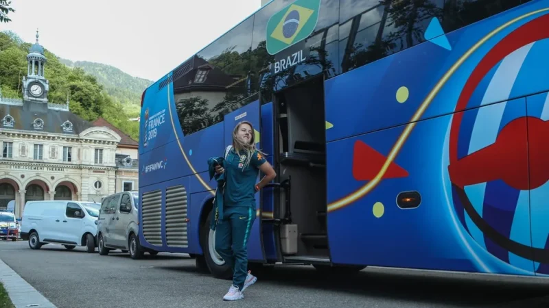 Copa do Mundo: Seleção feminina chega à França