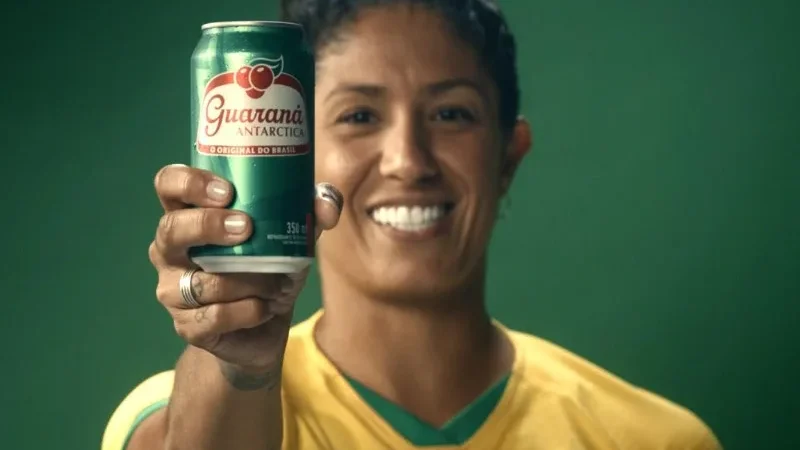 Empresas começaram a patrocinar o futebol feminino