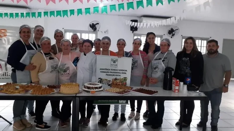 Curso de confeitaria de Jacinto Machado qualifica 12 mulheres