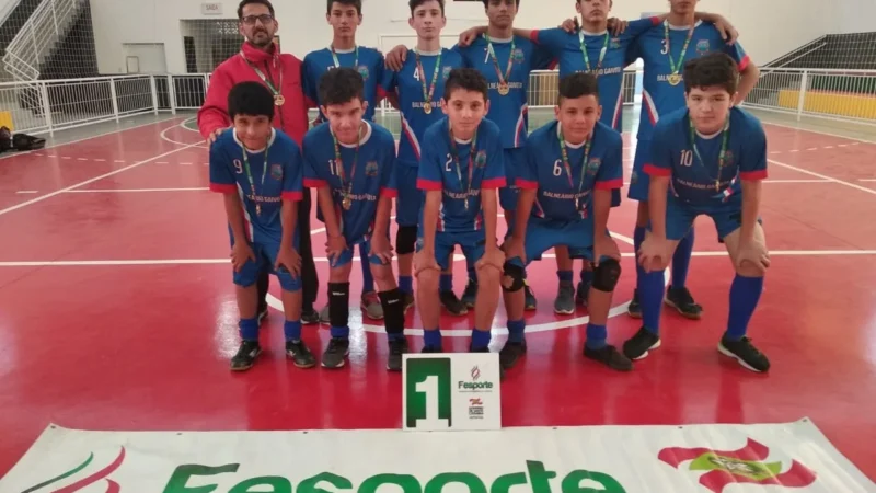 Estudantes de Balneário Gaivota comemoram resultados no Jesc