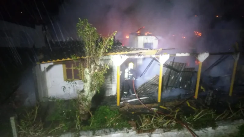 Incêndio em Balneário Arroio do Silva