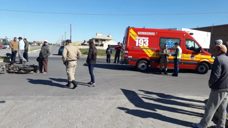 Acidente em Balneário Arroio do Silva envolveu carro e moto