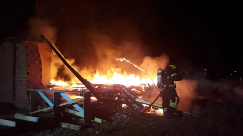 Incêndio em Balneário Arroio do Silva nesta madrugada