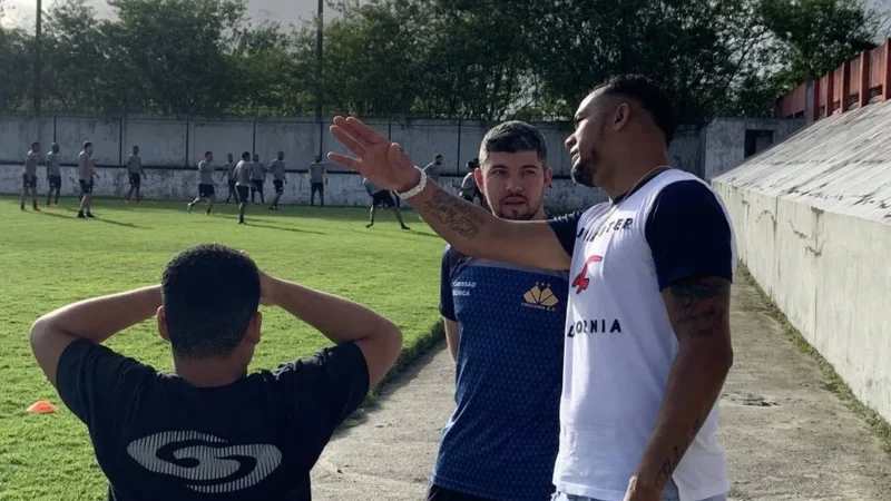 Ex-jogador do Criciúma visita a equipe, mas está sem clube