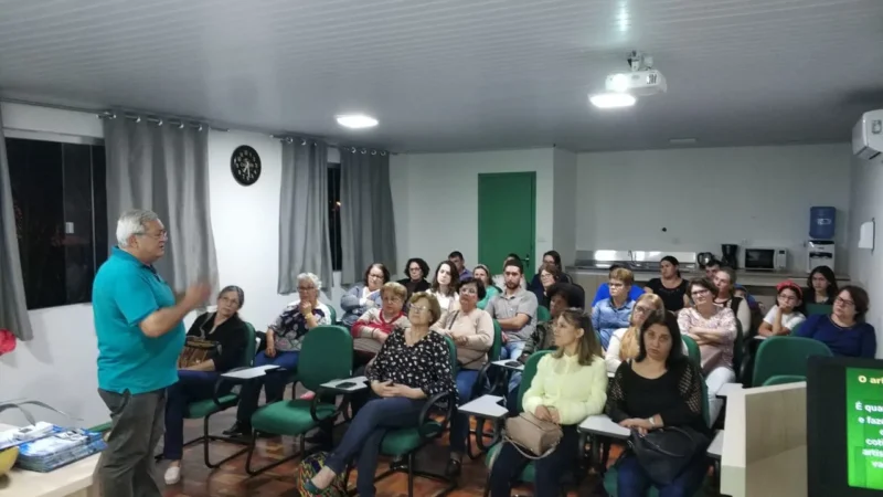 Carteira de artesão para os associados da AAJAM de Jacinto Machado