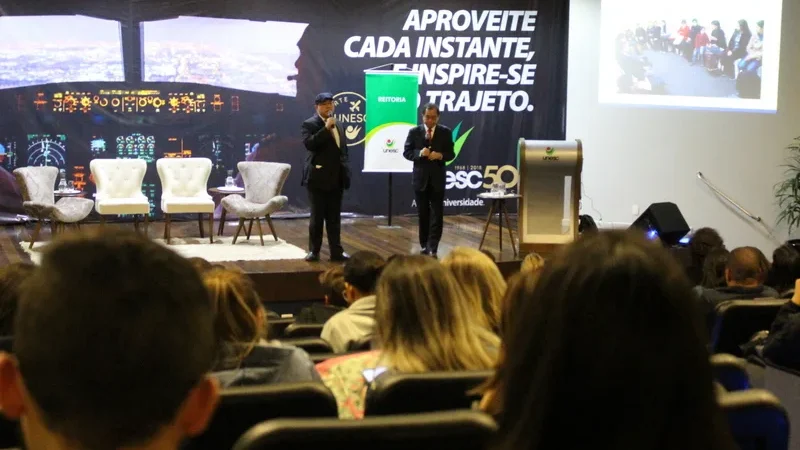 Personalidade internacional: Chan Kei Thong realiza palestra na Unesc