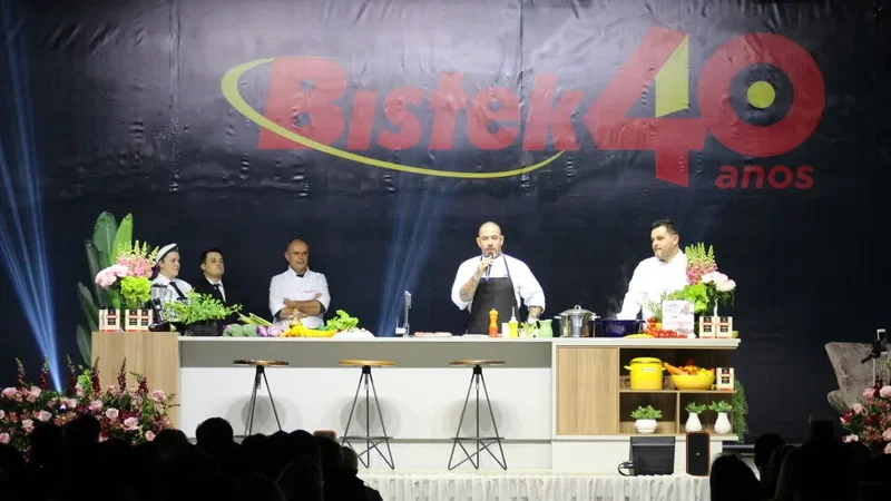 Curso de gastronomia da Unesc na aula show com Chef Henrique Fogaça