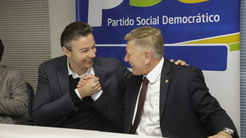 Saída de Merísio abre espaço para Napoleão Bernardes no PSD