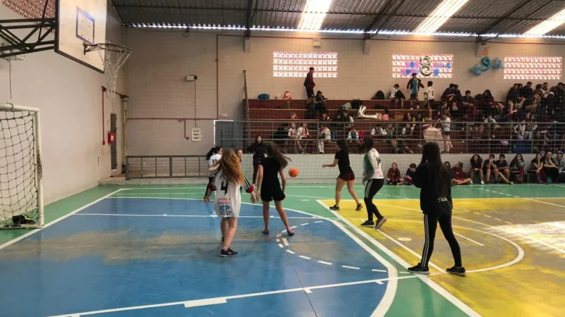 Escolas promovem momentos para se integrar a alunos e família 