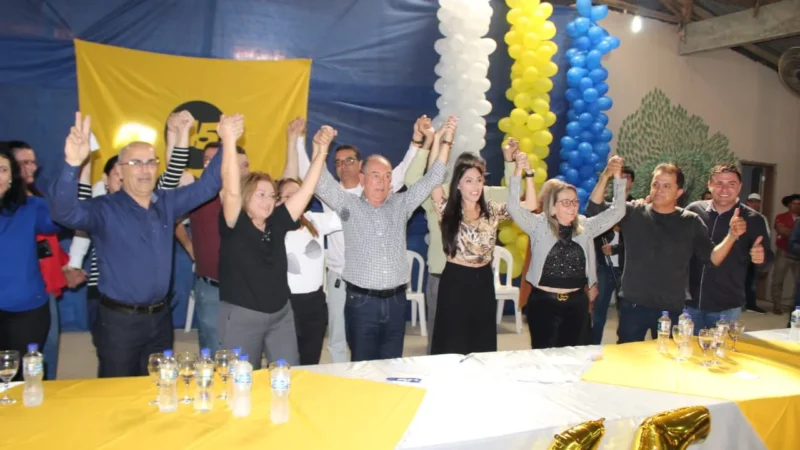 MINEIRO É RECEBIDO COM FESTA PELOS TUCANOS E LEVA MUITAS LIDERANÇAS PARA O PSDB