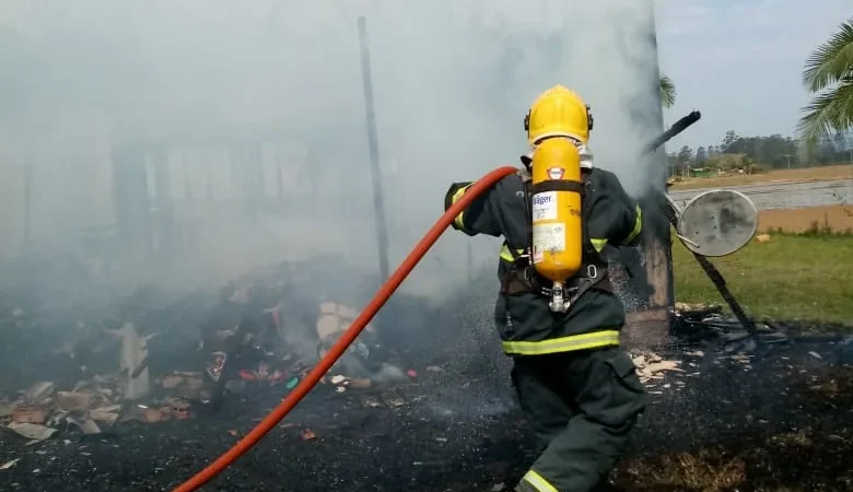Incêndio em Turvo no início desta tarde