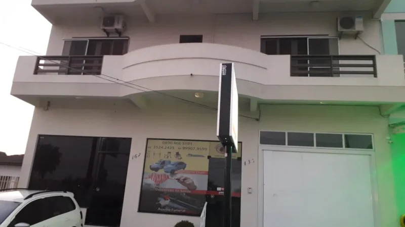Empresário tem casa atingida por disparos na madrugada