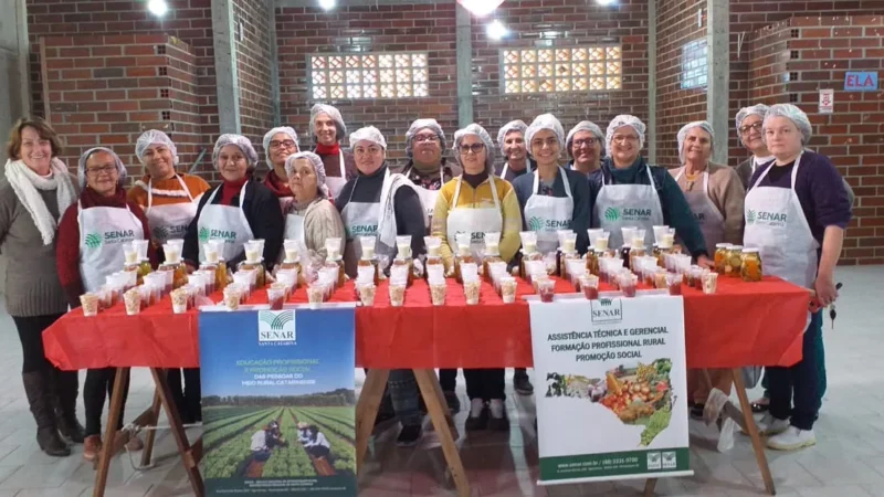 16 mulheres participaram de capacitação de compotas e conservas