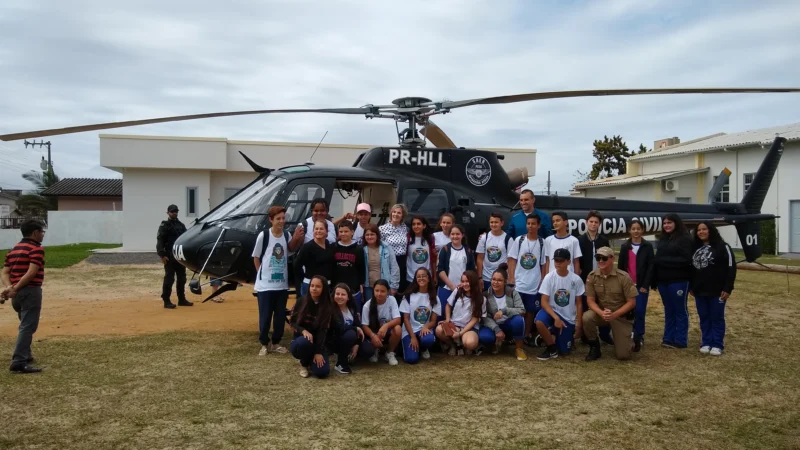 Alunos do programa estudante cidadão conheceram helicóptero do SAER