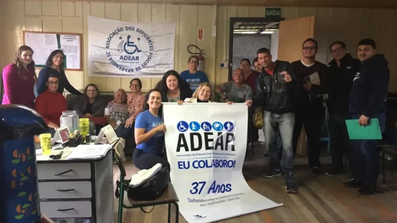 Administração nega ajuda à Adear e associação batalha por recursos 