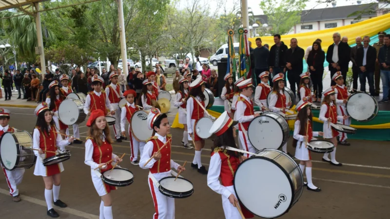 Desfile da independência de Jacinto Machado reuniu grande público