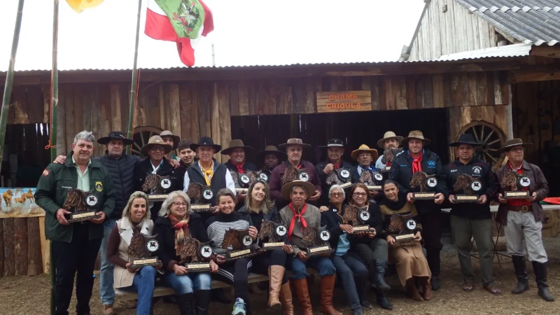 HOMENAGENS E CAVALGADA EM ARROIO DO SILVA NO DIA DO GAÚCHO