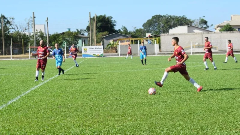 Disputa pela final do campeonato de Jacinto Machado