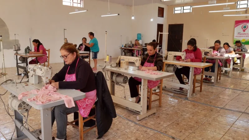 CEPRAG promove curso de costura industrial